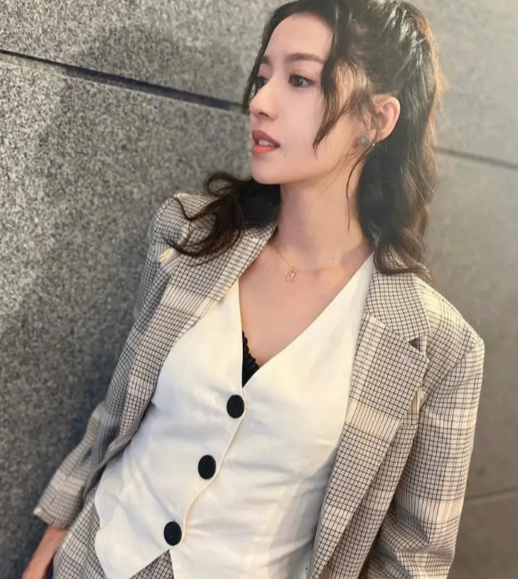 她是观众缘最差TVB视后,身上绯闻不断,人送外号“人肉发电机”