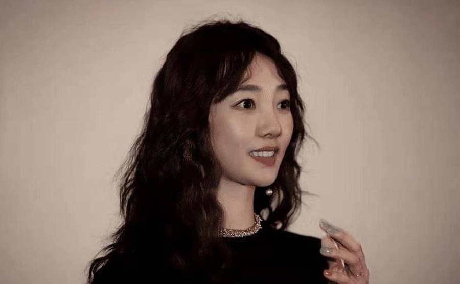 41岁白百何盘短发拼了!发卡用量堪比建筑工地,这颜值妥妥的冻龄女神