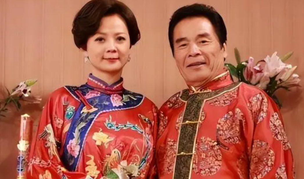 \6个老婆\同住一室，每人每个月7万零花钱，71岁又娶小21岁娇妻