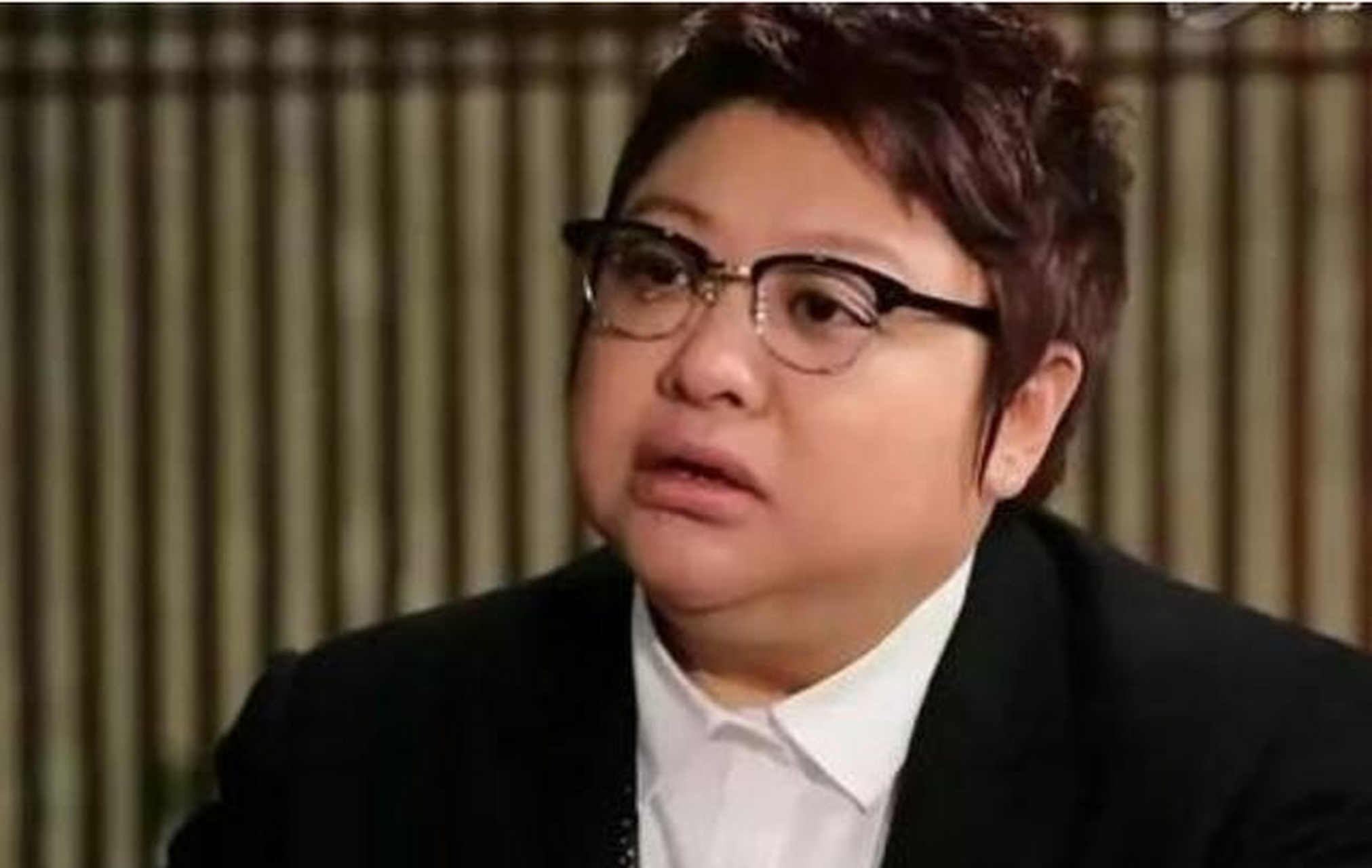 离谱到家！韩红大学时曾是校花？看了她18岁的照片，我被惊艳了！