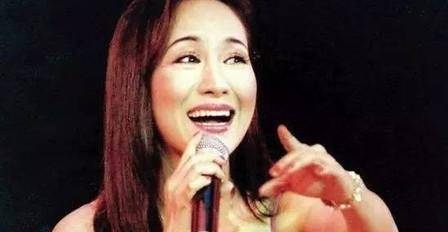 巩俐|她早就不是中国籍了？屡次登上春晚走红，当初嫁给洋老公遭嫌弃