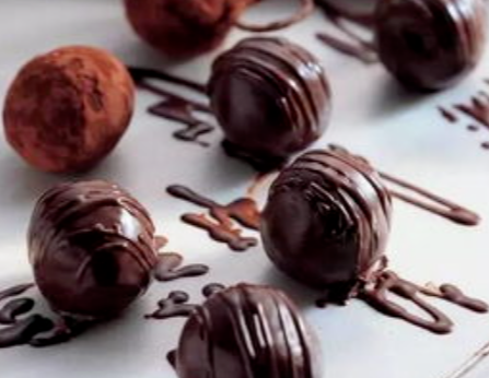 我国学者研究发现，吃巧克力，可降低高血压、死亡、心血管死亡、痴呆死亡风险