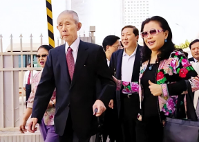 19岁报恩嫁老板，婚后才知其早有妻子，她养大5子弃百亿家产离开