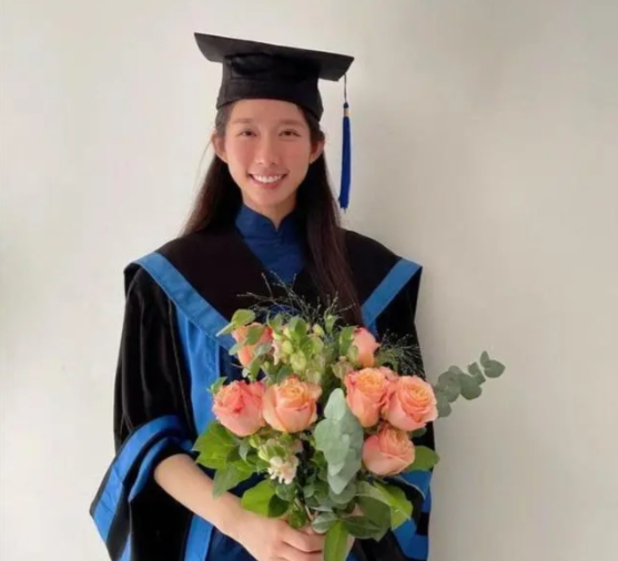 中国香港首金得主获600万巨奖!系美女学霸:人大硕士+撞脸林志玲