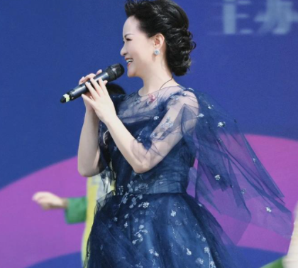 雷佳|她是第一位博士歌唱家,上春晚是家常便饭,家庭事业竟然双丰收?