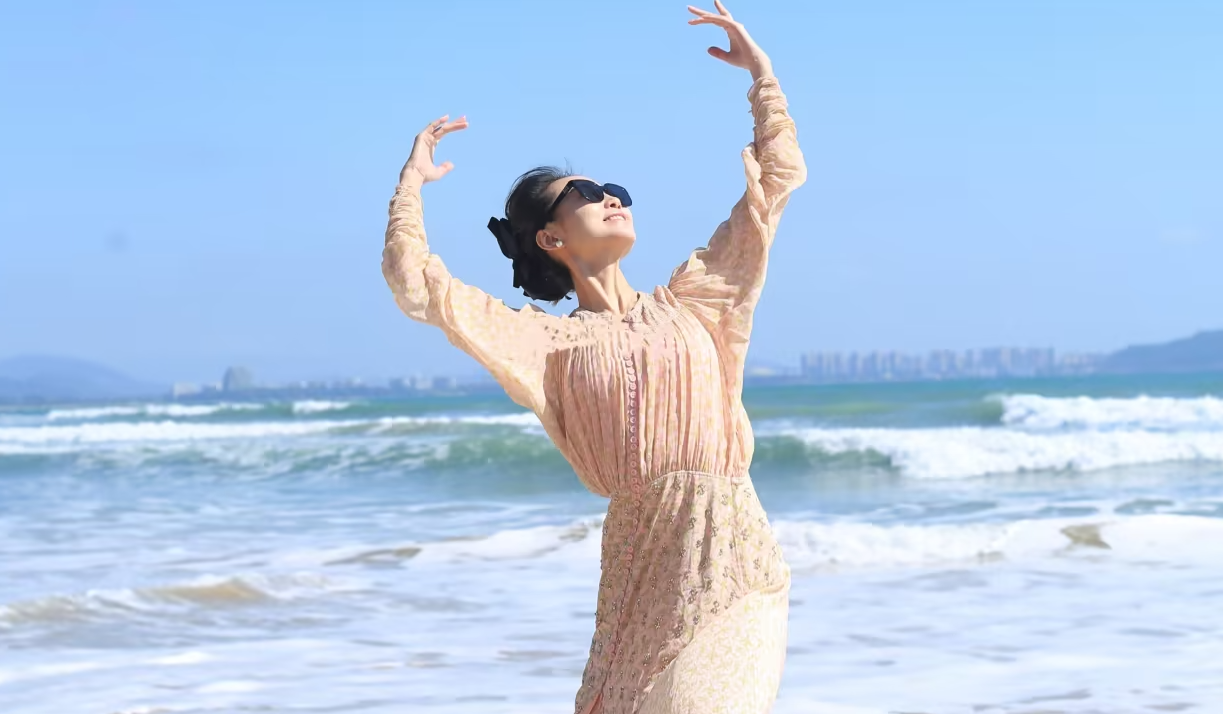 恒大歌舞团白珊珊,翩翩起舞心情大好,发声“初心不变”不惧流言