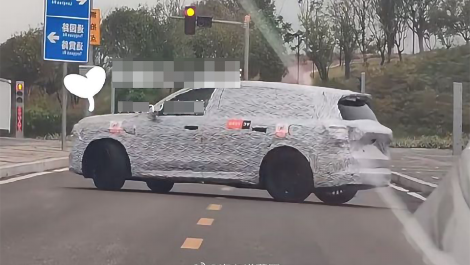 问界M8谍照曝光，可能用上后轮转向，价格比理想贵5万？