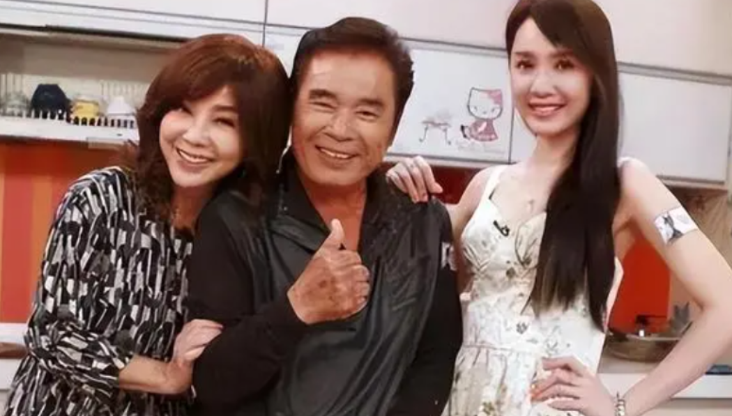 \6个老婆\同住一室，每人每个月7万零花钱，71岁又娶小21岁娇妻