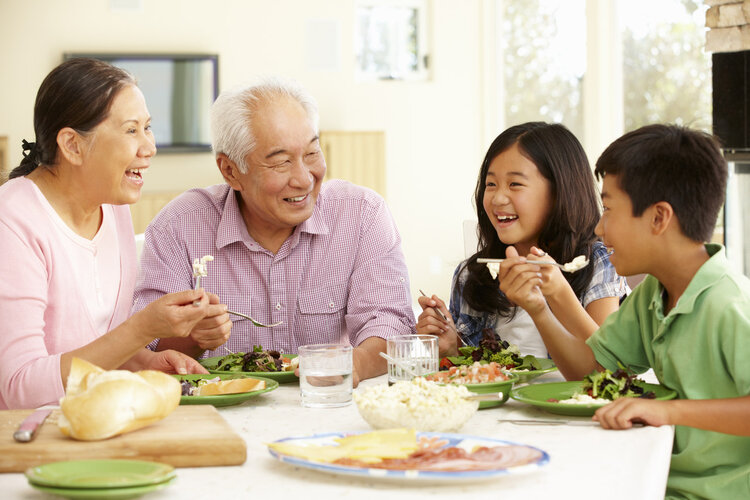 新研究：调查5200位老人，坚持3种生活方式，百岁概率增加61%