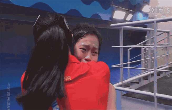 陈若琳发视频公开道歉!骑车接全红婵没带头盔视频被扒,紧急发声