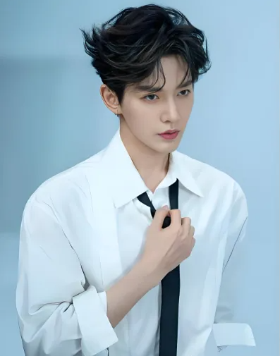 管不住手的5位内娱男星，明明拥有一张俊美小脸，却让人觉得手比脸香