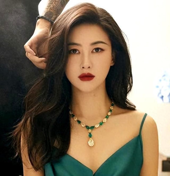 “京圈名媛”朱珠:前任个个是“人物”,如今选择嫁给圈外人