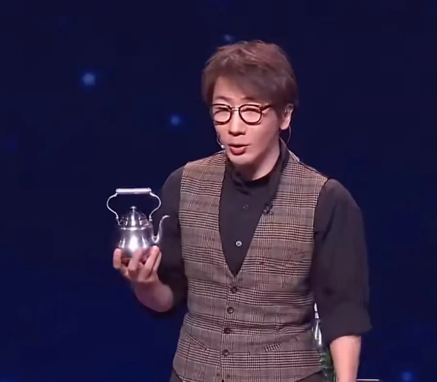 |时隔五年,刘谦现身春晚彩排现场,陷入是非十几年,能否再现当年辉煌