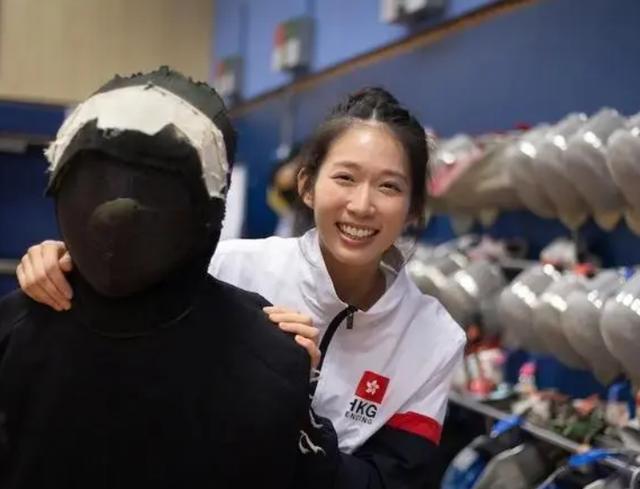 万万没想到，41岁的霍启山竟然以这种方式，成为了“全网焦点”！