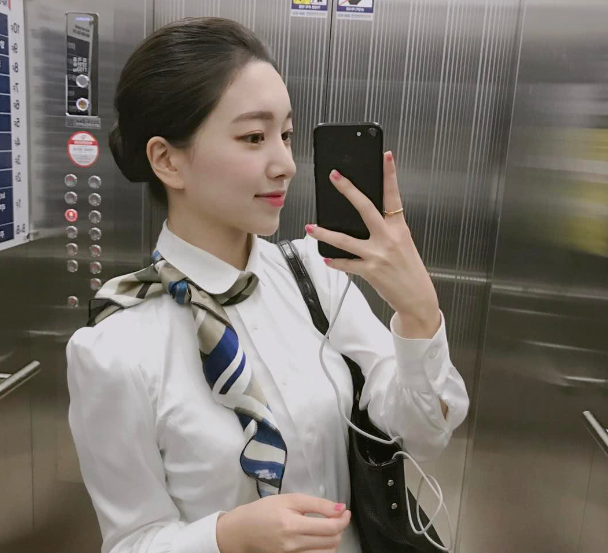 赵本山私人飞机的空姐，条件苛刻身材诱人，年薪更高达数十万！