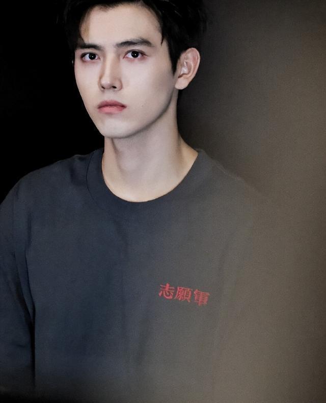 九月还没结束，陈飞宇就以这种方式冲上热搜，网友：真不长记性！