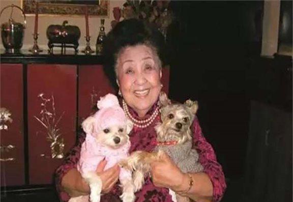 复旦校花：112岁仍坚持化妆，爱吃肥肉甜食，晚年透露长寿秘诀