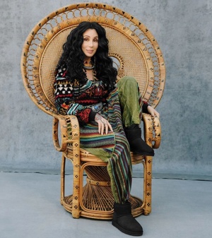 77岁美国女星与小38岁男孩相恋，为何都是70岁，有人显老有人年轻