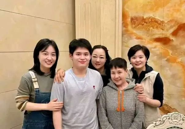 林诗栋与青梅竹马恋情风波，亲密身份被发