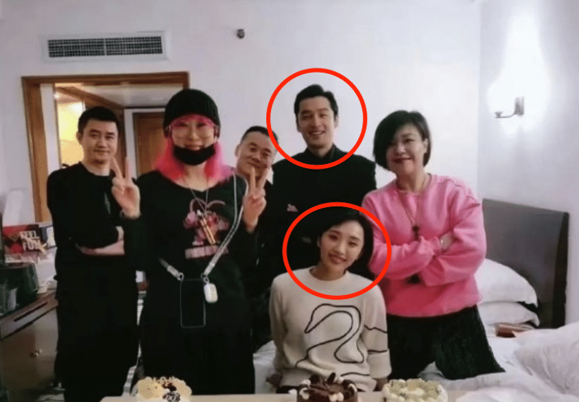 明明只是助理，却能嫁给胡歌，黄曦宁仅凭一点，打败了所有女星