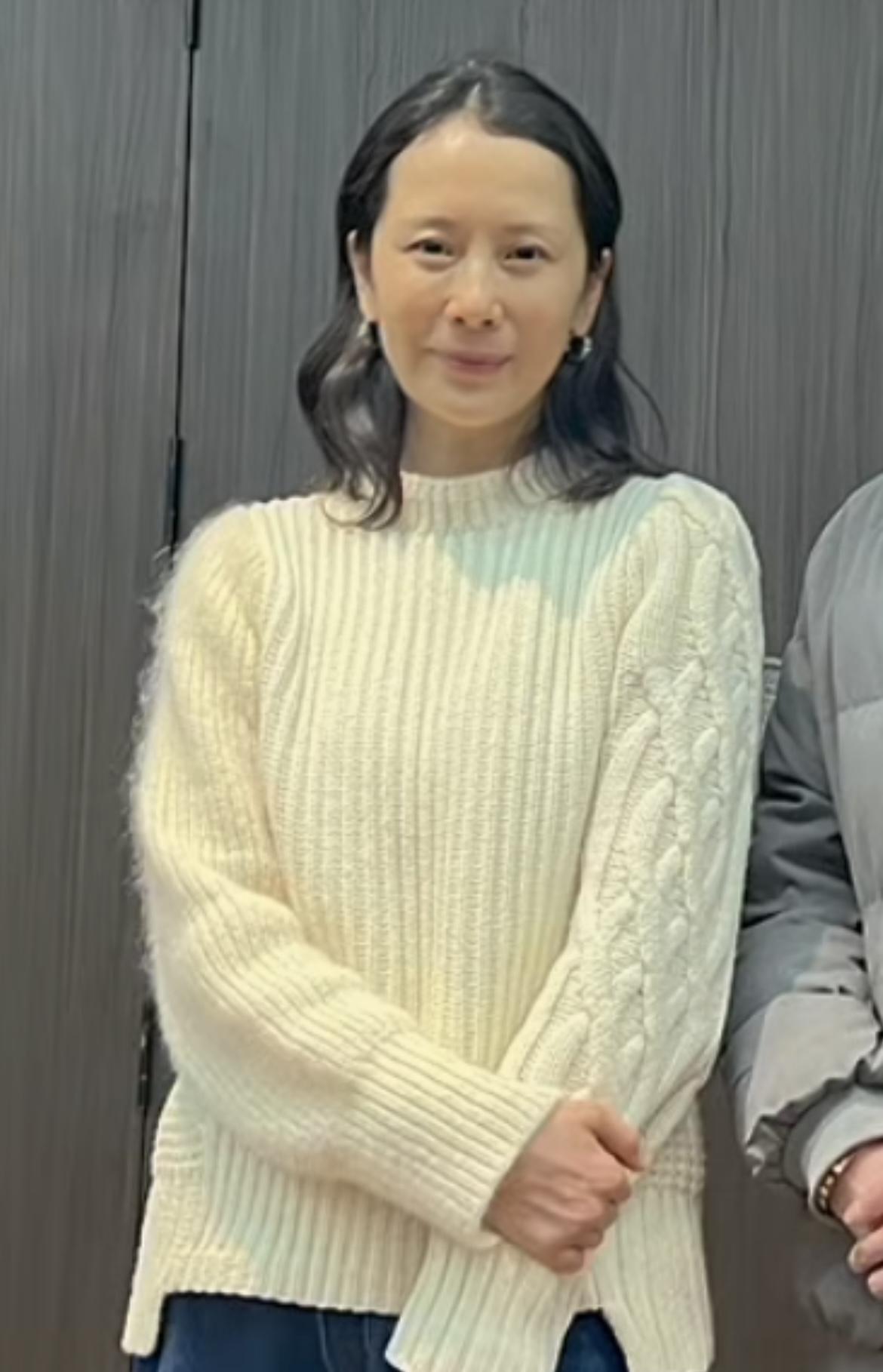 张曼玉说的太对，从断崖式衰老的海清身上，看到娱乐圈残酷的现实