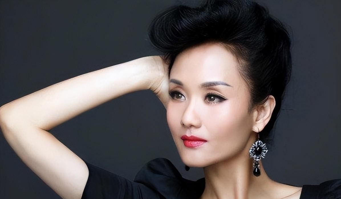 “儿子”是一线明星,女儿是奥运冠军,可58岁的她才算是人生赢家