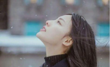 郑爽近照曝光,身体发福头发稀疏!网友:怎么脱发成这样?!