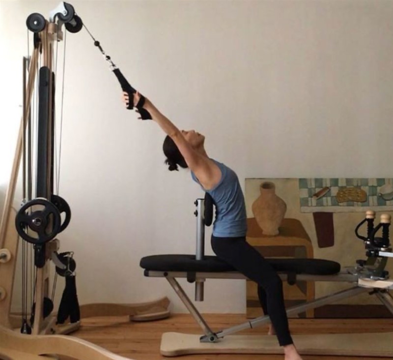 55岁彭羚豪宅开课当＂柔道老师＂，身材依旧火辣！林海峰暗示复出无望