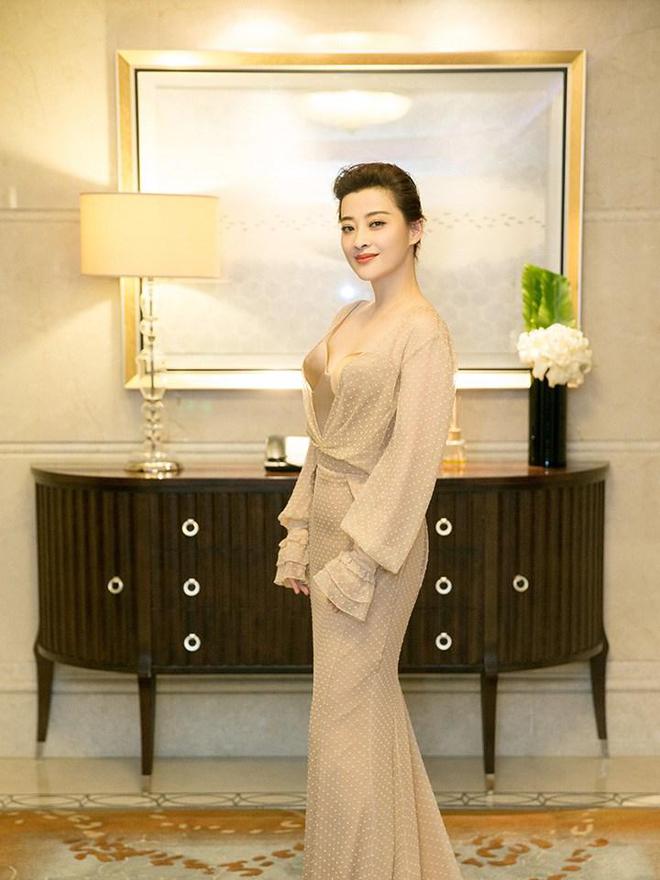 霍思燕的胸、梅婷的腿、秦岚的腰,这些中年女星性感起来真要命