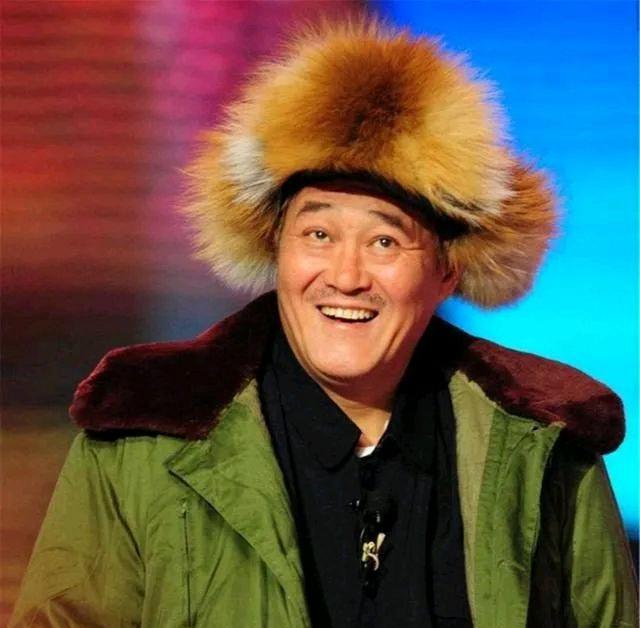 武汉揭幕李玟纪念雕像,双翅展开如天使银光璀璨,网友:她不配!