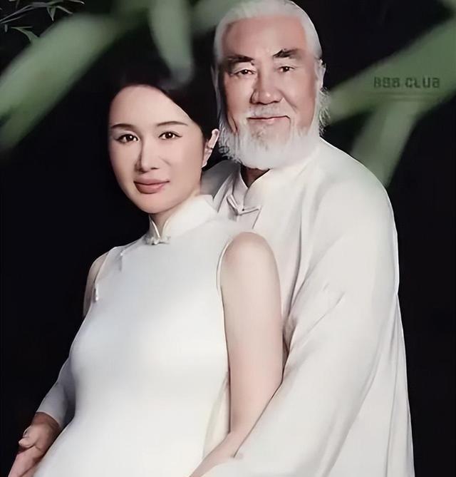 打破年龄偏见,这对“爷孙恋”夫妻用爱证明了幸福的真谛!