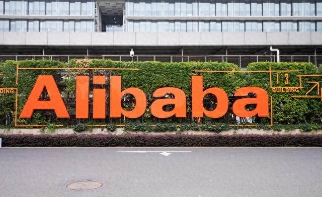 阿里巴巴大规模裁员：赔偿N+5，有人50W。晚上还在开会，白天被裁