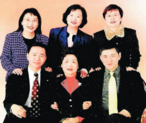 19岁报恩嫁老板，婚后才知其早有妻子，她养大5子弃百亿家产离开