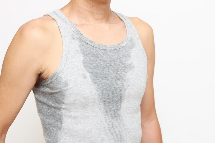 爱出汗的人，是身体虚吗？提醒：赶快排查一下这4种病！