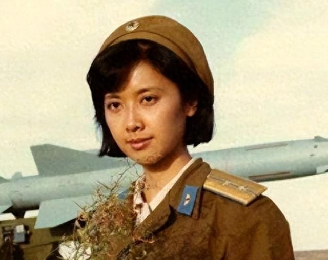 揭秘:71岁的第一美女朱琳,岁月痕迹下的传奇之美