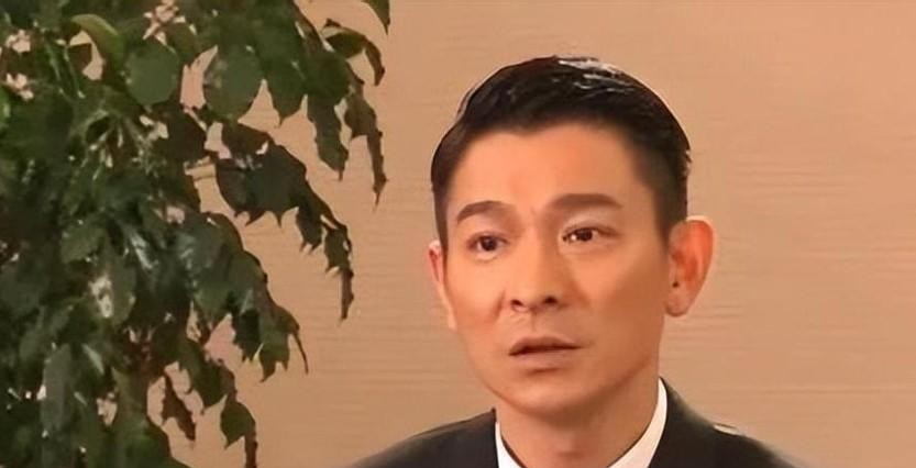 刘德华赌输巨款?白发苍苍显老态,首富妻子却冷眼旁观,真相是?