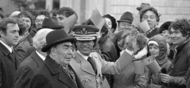 曝三只羊女主播被抓,聊天记录曝光,卢文庆认怂曾志伟连夜避嫌?