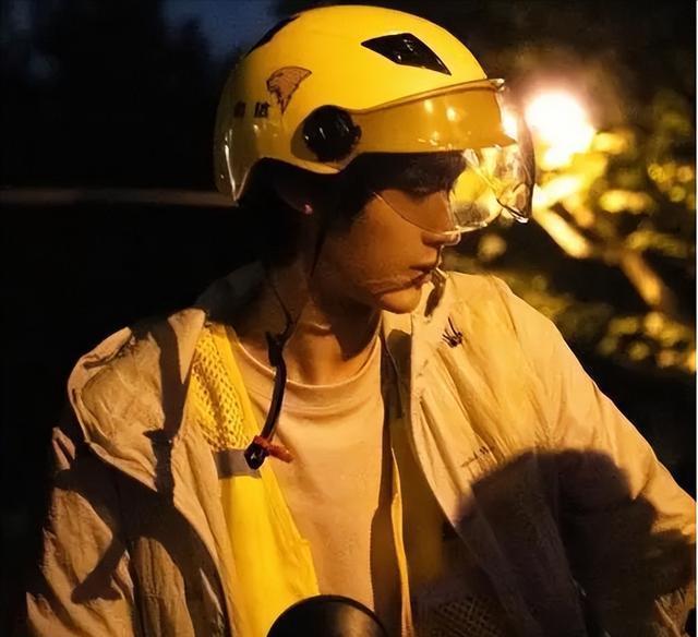 徐峥新片演骑手,结果韩雪躺枪评论区,网友:花钱看有钱人演我们