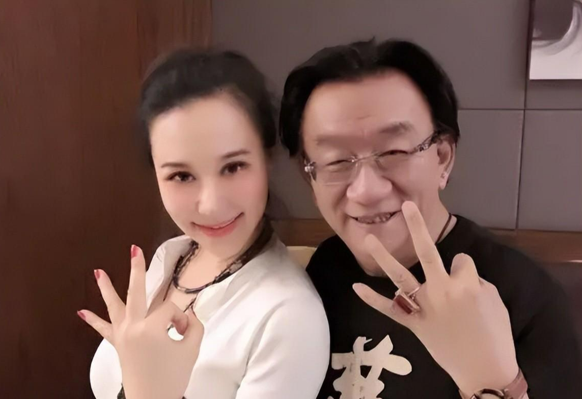 相声演员出轨塌房！小三聊天记录曝光，原配下场开撕，分居10年