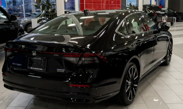 从22万跌至11万！本田价格屠夫终降临，2.0混动爆332马力