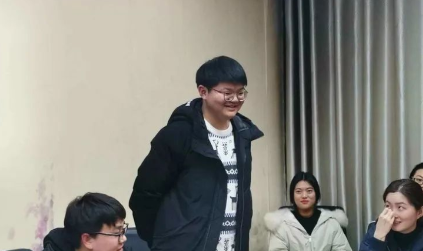 发年终奖,经理31万,总监20万,主管14万,看到普工奖金后,连总监都羡慕了