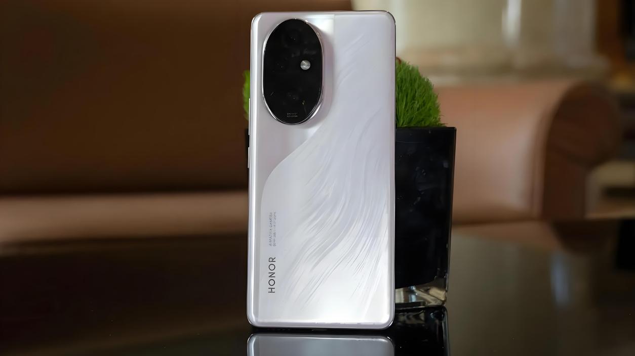 荣耀太难了，骁龙8sGen3+16GB+1TB，发布半年跌价1250元