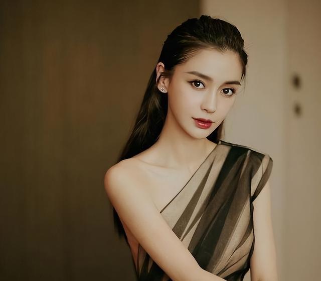 现在的杨颖他高攀不起?别傻了,黄晓明的“算盘”早就打好了