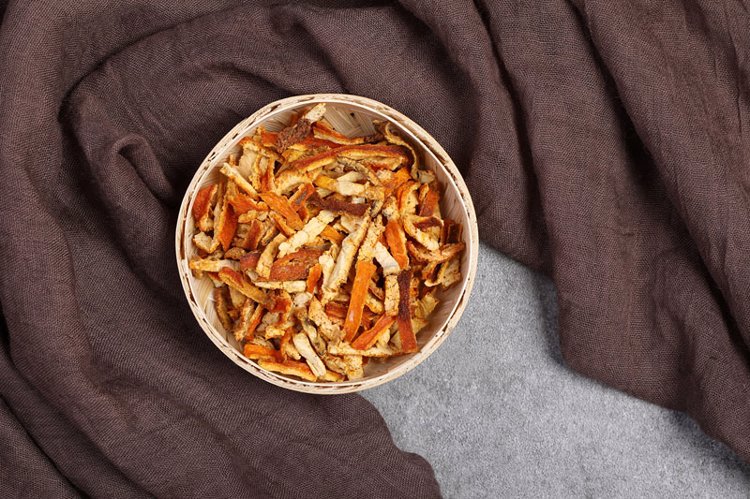 坚持用陈皮泡水喝，身体能收获什么好处？和5味食材搭配效果翻倍