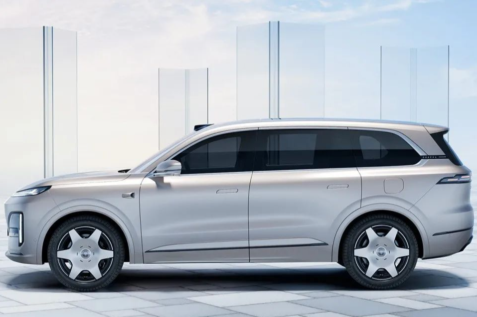 长安新款大6座SUV，车长5202mm，2、2、2座椅