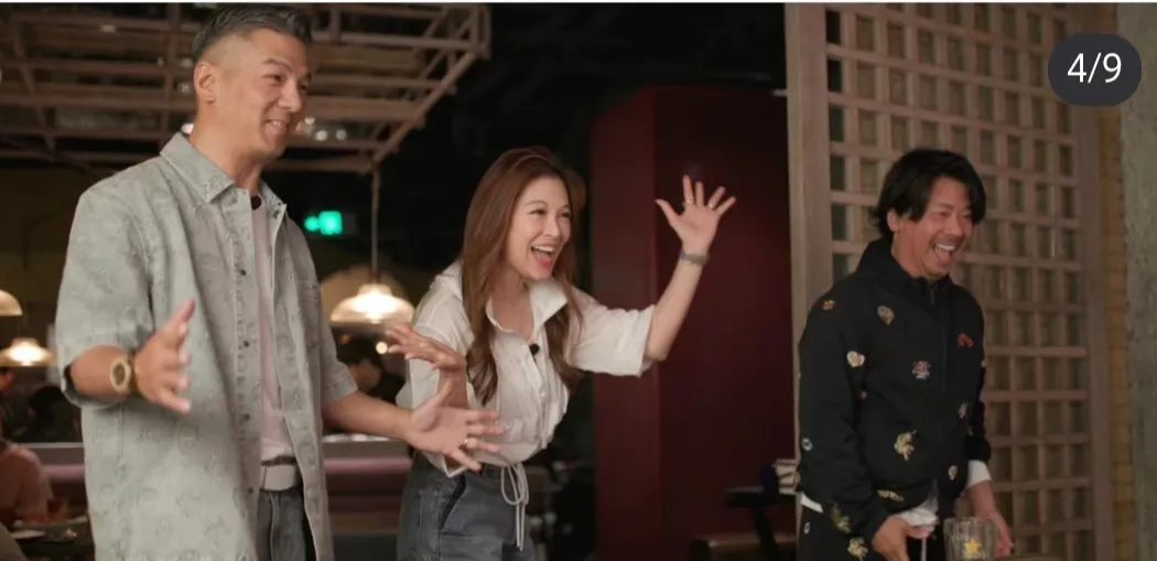 孙志浩黏老婆,合影也要搂着林若亚,夫妻俩面容松弛很般配