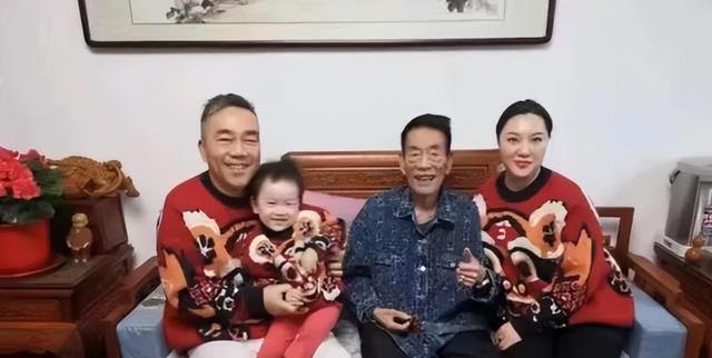 百万粉网红条子哥直播翻车!被弹幕齐刷破防下播,网友评论太扎心