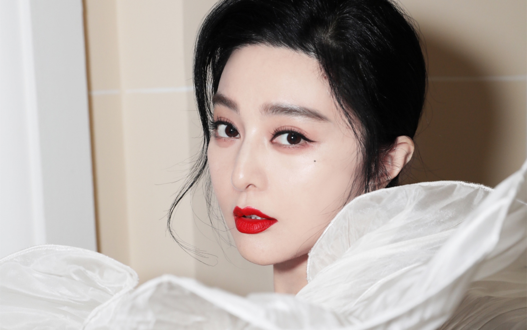 明星片酬如天文数！个个荒唐至极