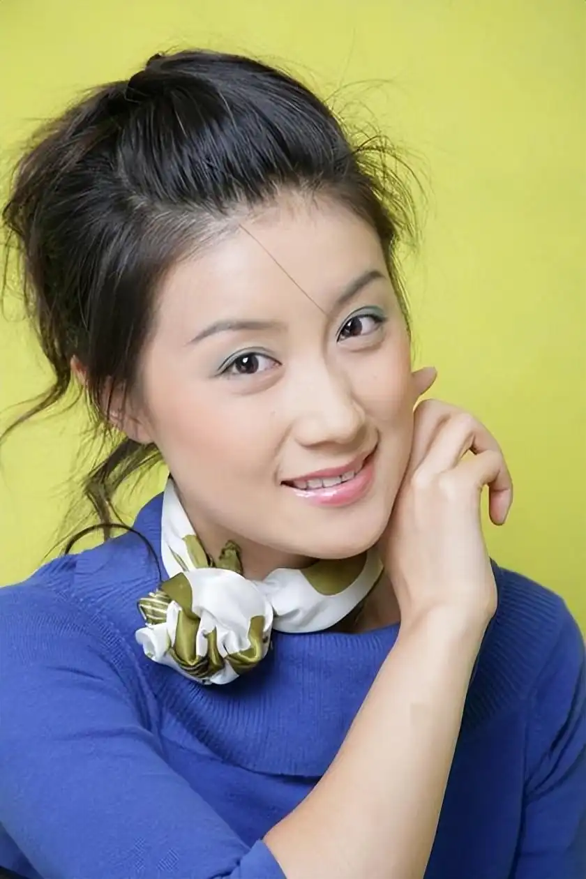 著名的越剧女小生张宇峰:嫁二婚丑男引争议,现在的状态怎么样?