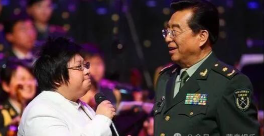 骗了我们30年,韩红父亲居然是家喻户晓的他,难怪都不敢得罪她